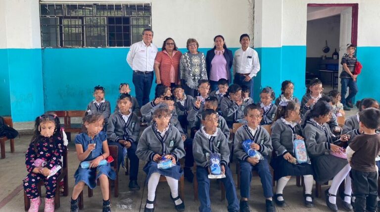 Subsecretaria de Educación Básica entrega obra en primaria y apertura preescolar en Nauzontla, Puebla