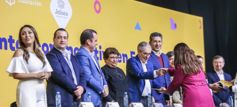 Más de 3 mil docentes de Jalisco beneficiados con promoción horizontal