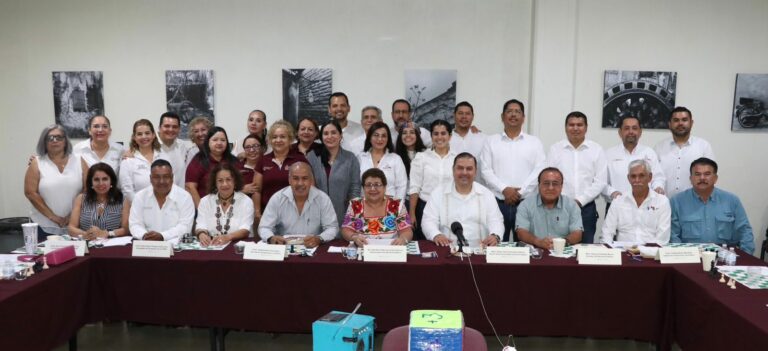 Titular de la SEB visita a comunidades escolares en Colima