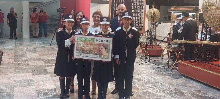 Lotería Nacional dedica billete de Sorteo Superior No. 2806 a las maestras y maestros
