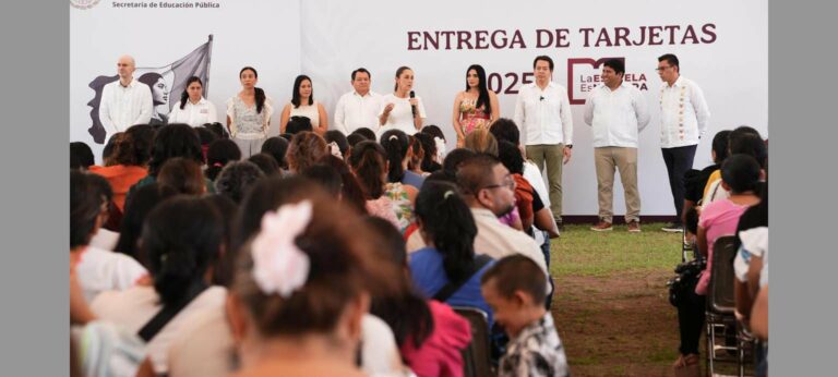 SEB presente en evento “La Escuela es Nuestra” en Yucatán