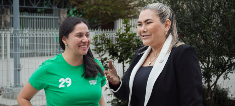 Subsecretaría de Educación Básica participa en actividades deportivas con estudiantes de la Escuela Secundaria Técnica de Querétaro.