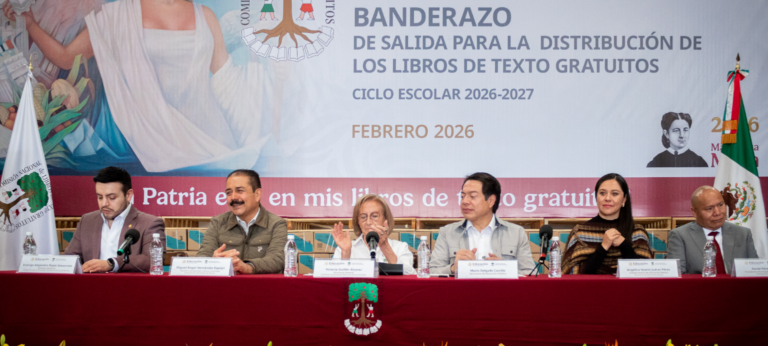 Subsecretaria de Educación Básica asiste al Banderazo de salida de los Libros de Texto Gratuitos.