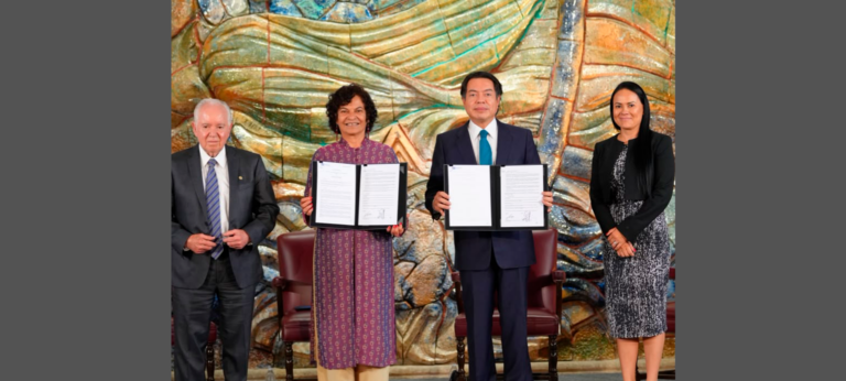 Firma Mario Delgado con UNESCO acuerdo para impulsar transformación digital educativa y uso ético de la inteligencia artificial