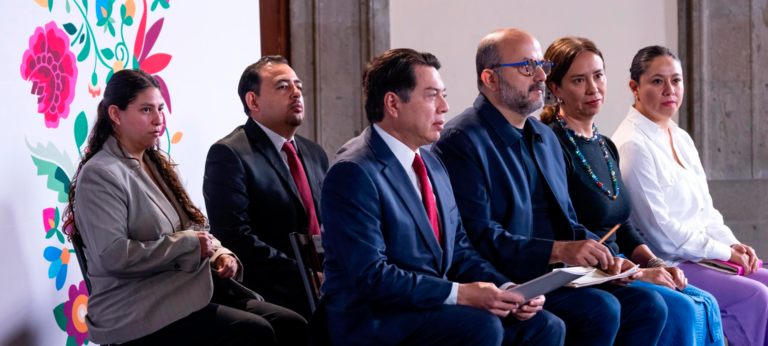 A partir del 3 de noviembre entra en vigor regulación del uso de celulares en escuelas